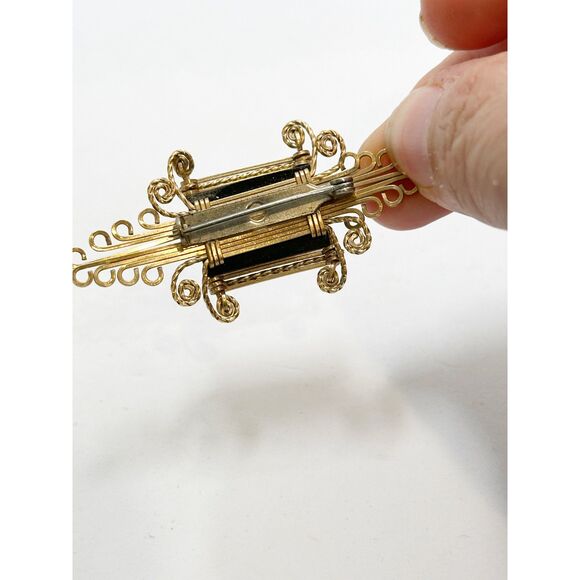 Reverse carved flower brooch 1950s lucite jewelry - Picture 4 of 4